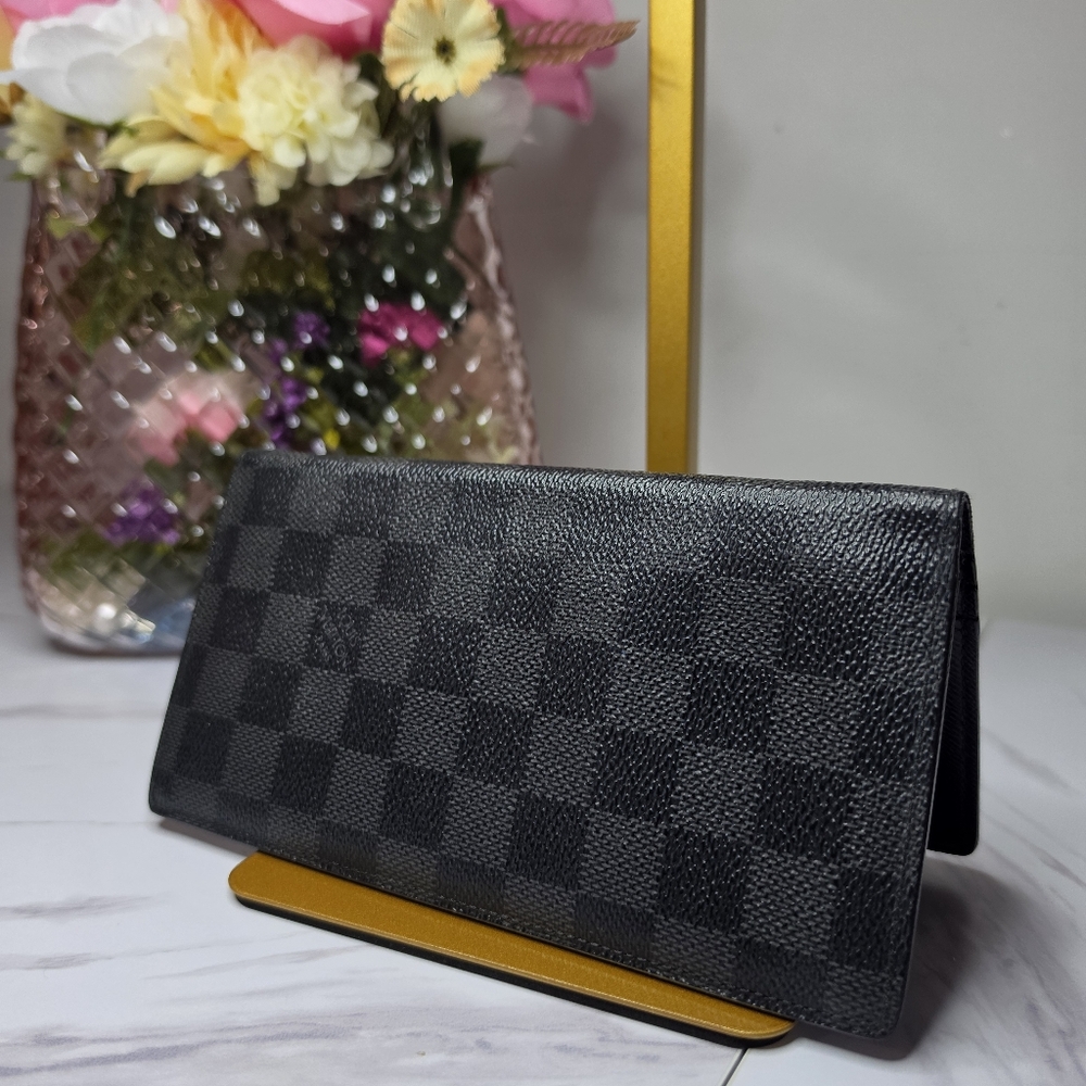 Louis Vuitton Damier Graphite Brazza Wallet | EXCELLENT CONDITION ✨️ - Picture 2 of 12